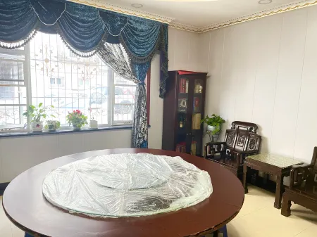 Wafangdian Hongyu Hotel Отели рядом с достопримечательностью «Kylin Painting and Calligraphy Academy»