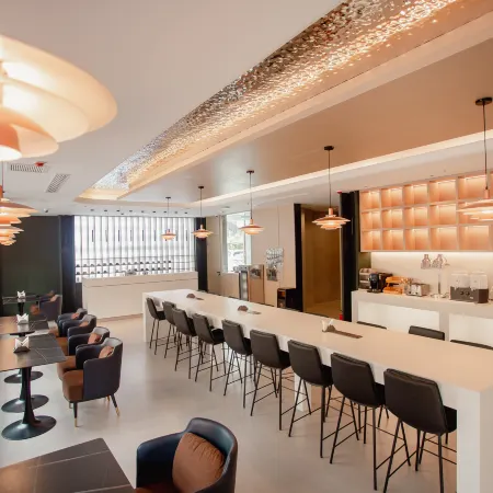 Dandong Young Hotel