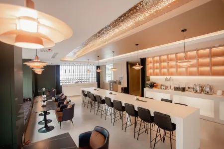 Dandong Young Hotel Отели рядом с достопримечательностью «Yalu River Broken Bridge»