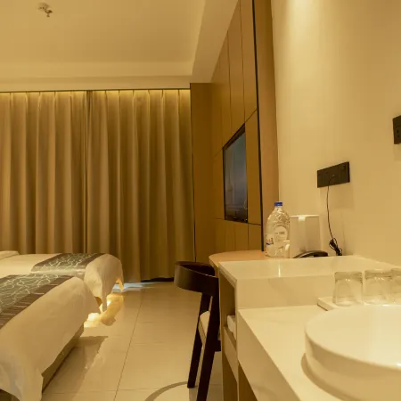 Jiny Hotel