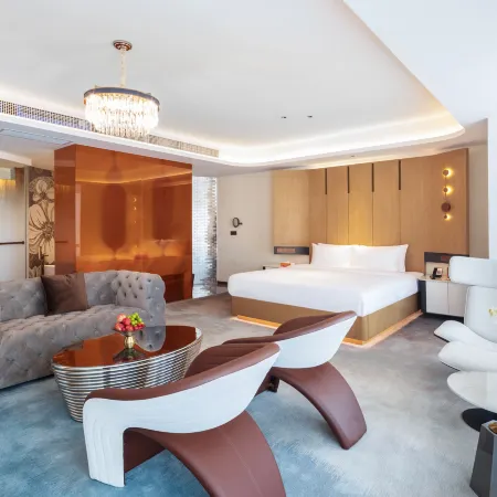 Cloud Hotel (Hejin Huayue Plaza)