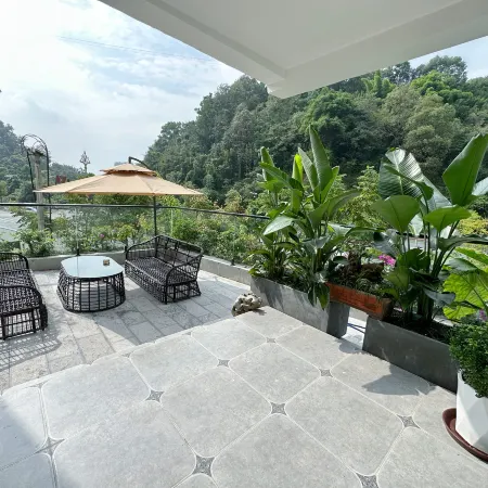 Jiazhou Yunshe (Leshan Giant Buddha Shop)