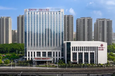 Mingyue Dongyi International Hotel Отели рядом с достопримечательностью «Anhui University of Chinese Medicine (Shaoquanhu New Campus)»