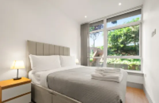 Spacious Serviced Apartments Canary Wharf Hotels in London