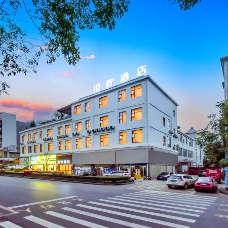 Han Ning Hotel (Kaizhou District Government) Отели рядом с достопримечательностью «Кэчжоу Большой Рынок»