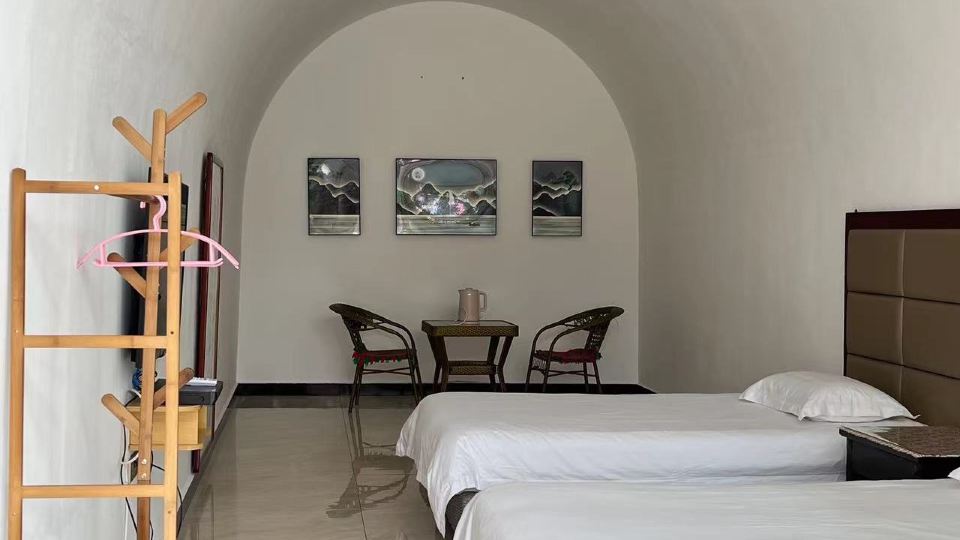 Yanchuan Qianluwan Weiwei Farmhouse