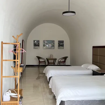 Yanchuan Qianluwan Weiwei Farmhouse