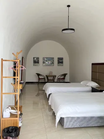 Yanchuan Qianluwan Weiwei Farmhouse Отели в г. Юнхэ