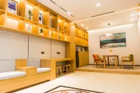 Saturday Hotel (Xuchang Pang Donglai Life Plaza)