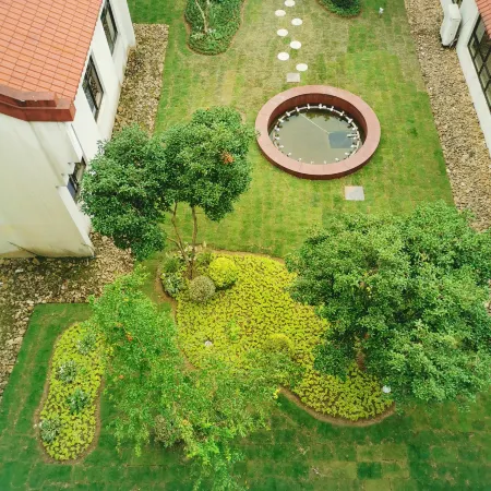 Jiuhuashan Center Hotel