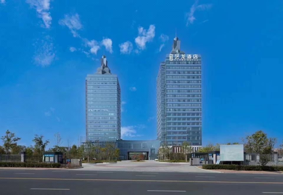 六安艺龙酒店（双创大厦店）外景图