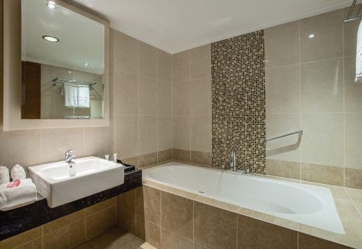 2. 아르토텔 겔로라..