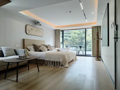 West Lake Pillow Residence