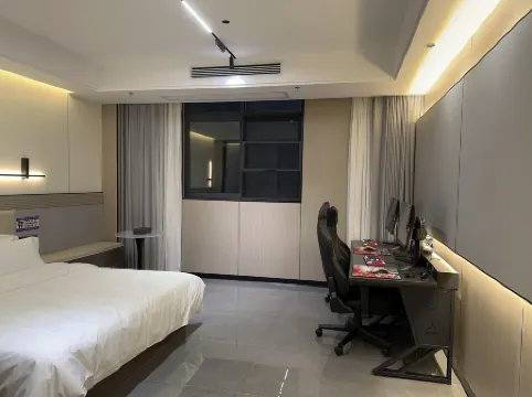 7U E-Sports Hotel (Queshan Shengshi Huating)