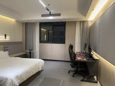 7U E-Sports Hotel (Queshan Shengshi Huating)