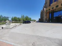 Tongjiang Xinhuayu Hotel（ YUAN DONG Wetland Park Store） - parking