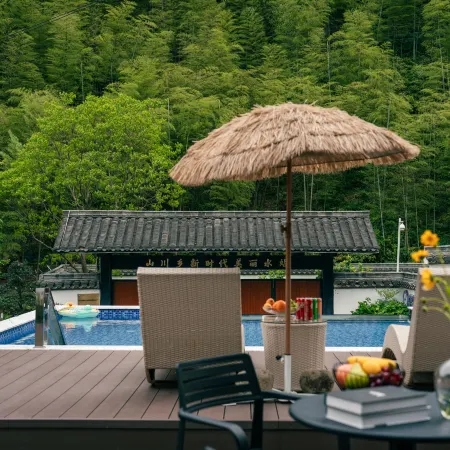 Xia Banji · Inn Circle Zhuhai Wentang Boutique Stay (Anji Yunshang Grassland Ski Resort)