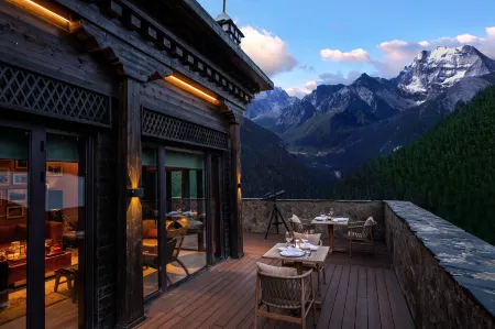 Craftsmanship·Qianqiu Snow, Daocheng Yading Scenic Hotel Отели в г. Даочжен