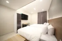 Calm Rest Hotel Masan