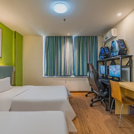 Xingyu E-sports Homestay (Heyuan Asia's First High Fountain)