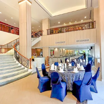 The Maruay Garden Hotel Отели рядом с достопримечательностью «Школа Саравиттая»