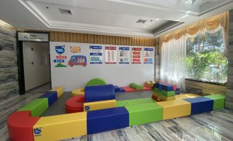 Changzhijiang Theme Hotel (Shantou High-speed Railway Station)