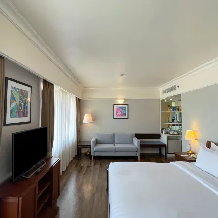 Le Siam Hotel Silom Bangkok by Pcl Отели рядом с достопримечательностью «Христианская школа Св.Иосифа»