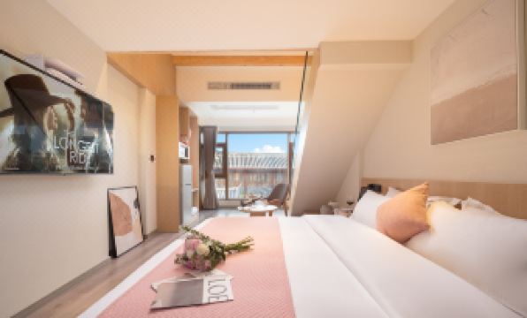 Yinxiju Hotel  (Near Zhongyi Market, Mufu，Sifang Street Square)