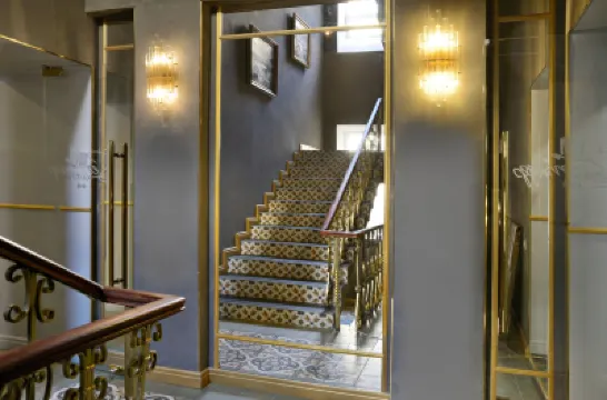 Dizajn Hotel Senator セントラル・チルドレンズ・ストア周辺のホテル