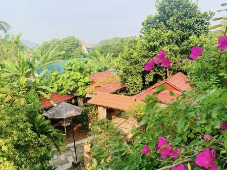 Hue Lotus Homestay Отели рядом с достопримечательностью «Quang Minh Temple»