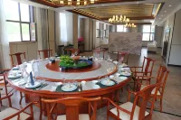 Linjiang Baiwang Longyue Hotel - parking
