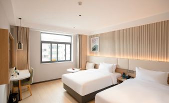 IU Hotel(4.0Ashishiquan Ancient Street Sakura Midfield Store)
