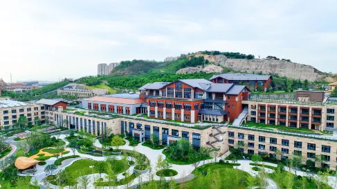 Qingdao Red Rock Hotel