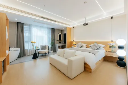 Yuejia Hotel (located within the Xitang Ancient Town Scenic Area) Отели рядом с достопримечательностью «Yongning Bridge»