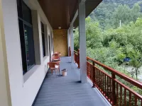 Qingchuan golden autumn Garden hostel - balcony