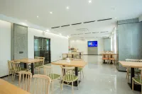 Ease Hotel Fun (Dangyang Changbanpo Yas Plaza) Hotels in Dangyang
