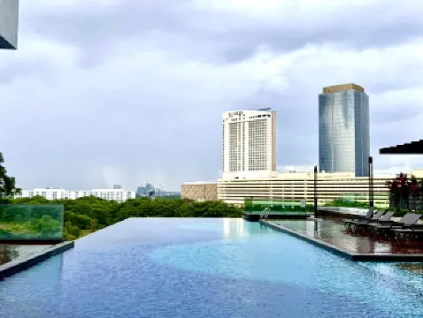 Mosaic Midvalley Oceanblue Nest 3BR w Bathtub