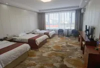 Horqin Right Middle Banner Huaxing Business Hotel - Parkplatz