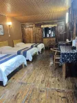 Hongjiang Fengjia Courtyard Inn