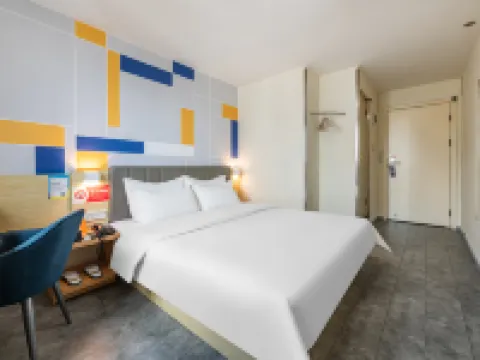 7Days Inn Hotel (Foshan Huangqi Jinbo Tiandi Jiazhou Plaza) Hotels near HuangQi BuXingJie