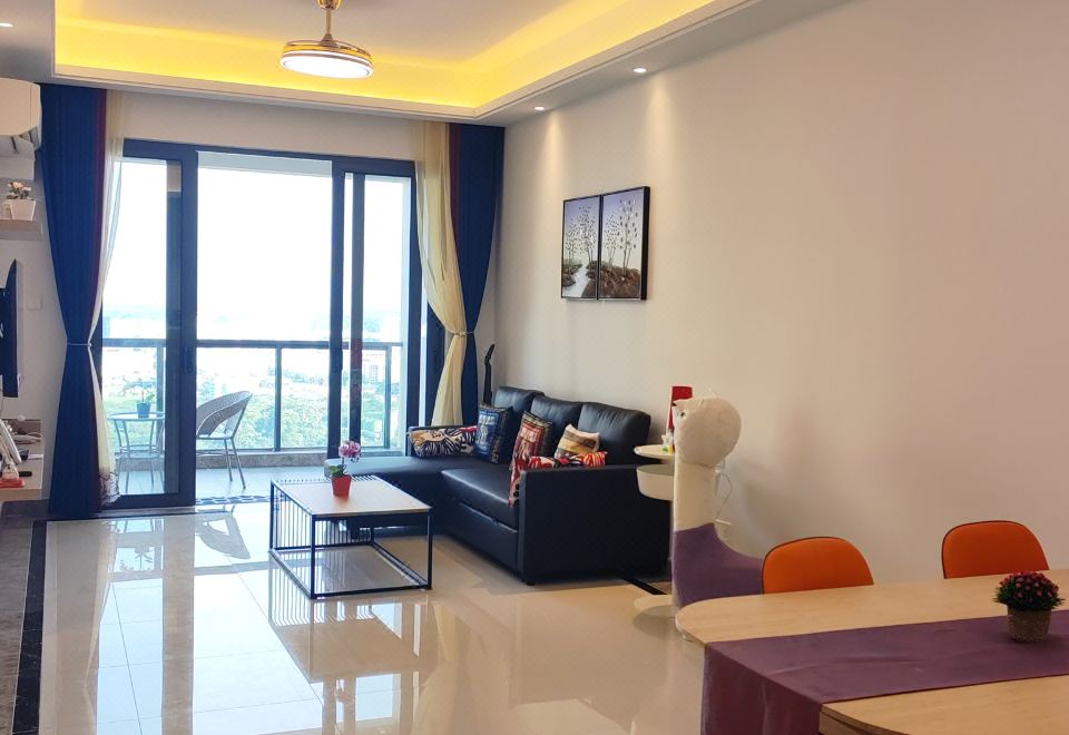 SUMMER HOME DAY HOMESTAY (R&F Princess Cove)