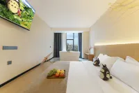 Dragon Cat Spirit Hotel (Baili Plaza New Dongmen Store, Yangjiang) Hotels near Shijie Fashao Yinxiang Museum