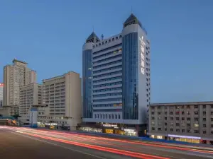 Country Inn & Suites by Radisson Hotel (Urumqi People's Park Nianzigo Subway Station)
