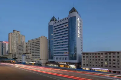 Country Inn & Suites by Radisson Hotel (Urumqi People's Park Nianzigo Subway Station)