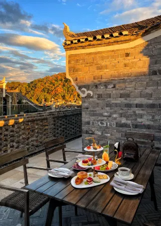 Mount Villa by T Residence Отели рядом с достопримечательностью «Fenghuang Yang's Ancestral Hall»