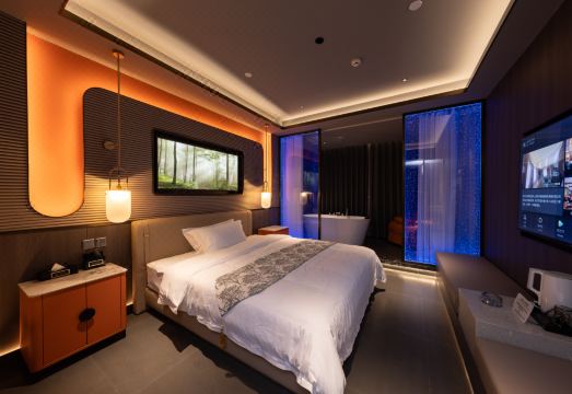 Yuemingquan Hotel over view