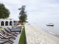 華欣暹羅海灘度假村 มฤคทายวัน宫附近的飯店