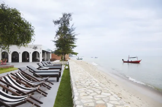 Siambeach Resort Hotels near Sirindhorn International Environmental Park