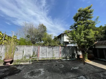 Grandma’s house Ayutthaya Отели рядом с достопримечательностью «Wat Tha Ka Rong»