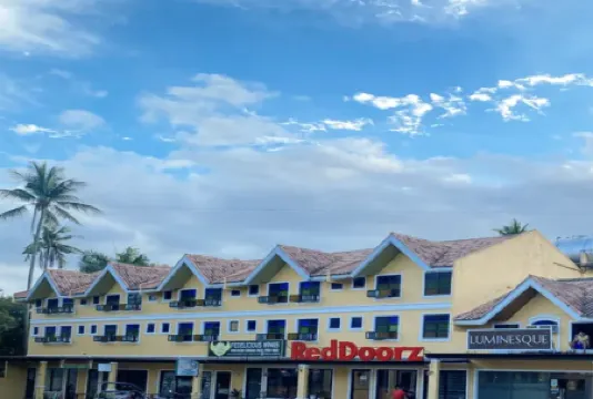 RedDoorz Plus @ Balai Sofia Bed & Breakfast Batangas